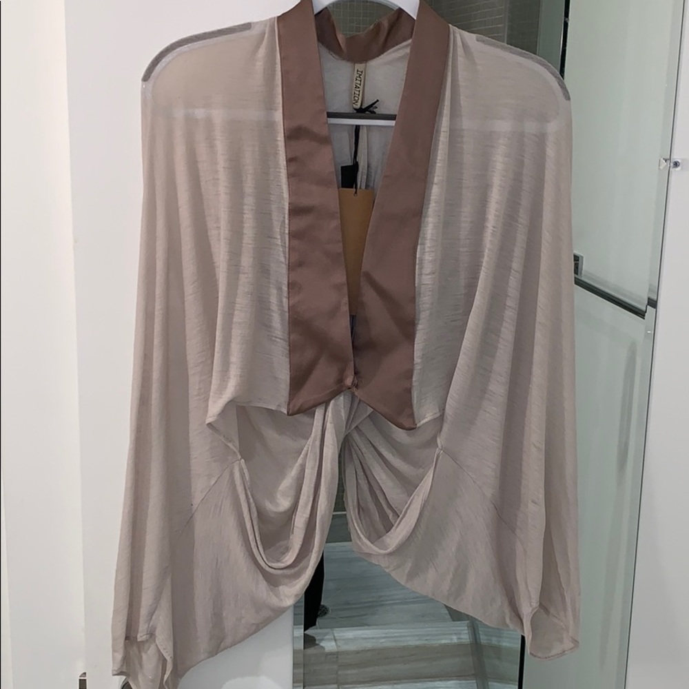 The imitation 100% carbon cardigan shrug